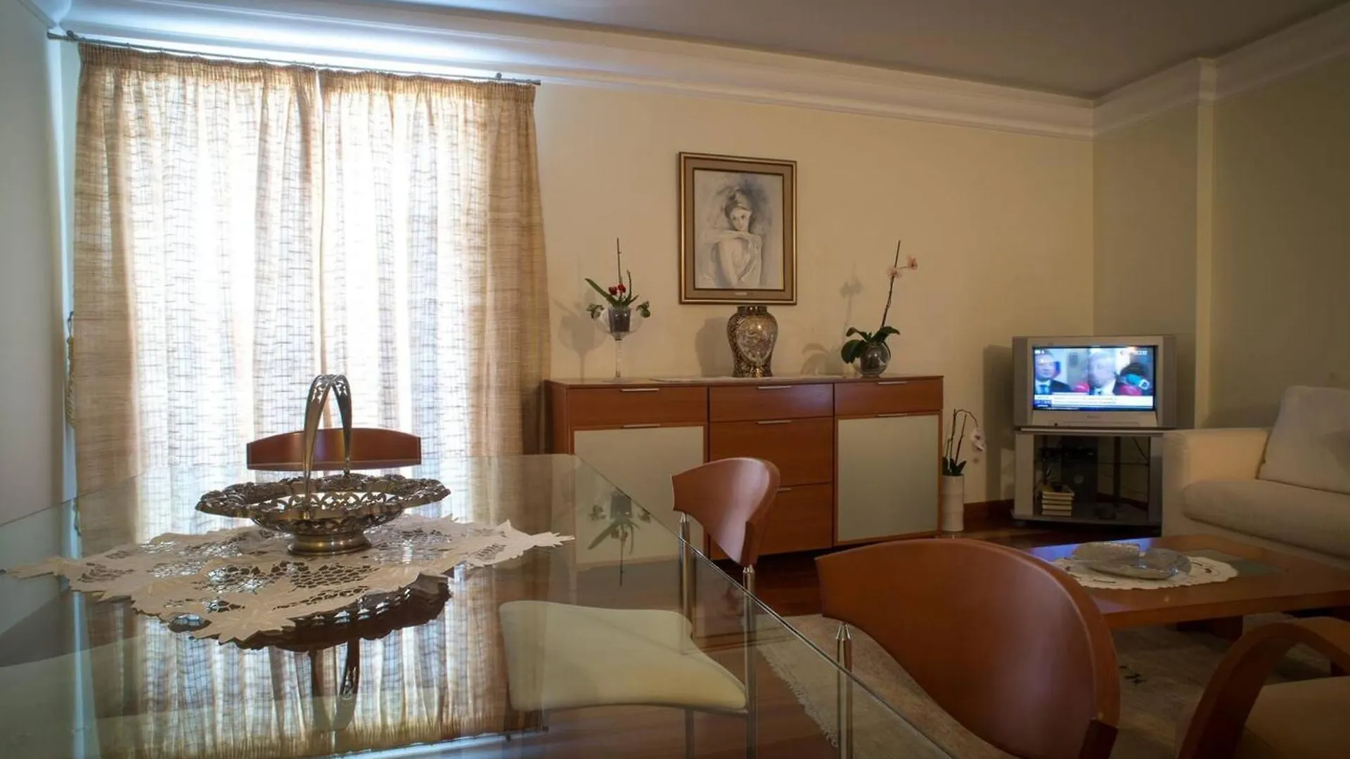 Accessible Apartment - Camara De Lobos - 105 M² - Parking Included 丰沙尔