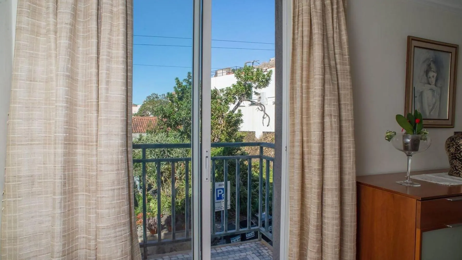 Accessible Apartment - Camara De Lobos - 105 M² - Parking Included 丰沙尔
