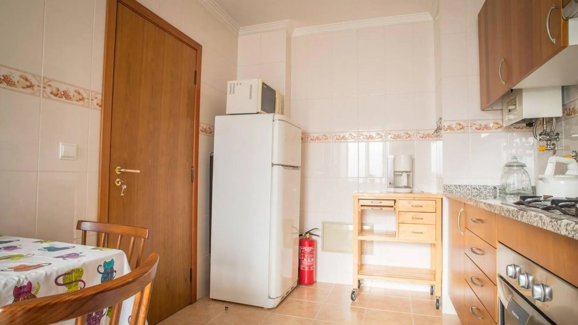Accessible Apartment - Camara De Lobos - 105 M² - Parking Included 丰沙尔