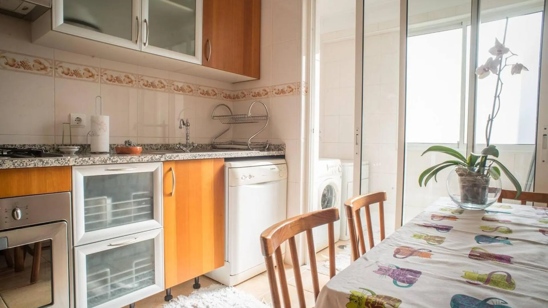 Accessible Apartment - Camara De Lobos - 105 M² - Parking Included 丰沙尔 0*,  葡萄牙